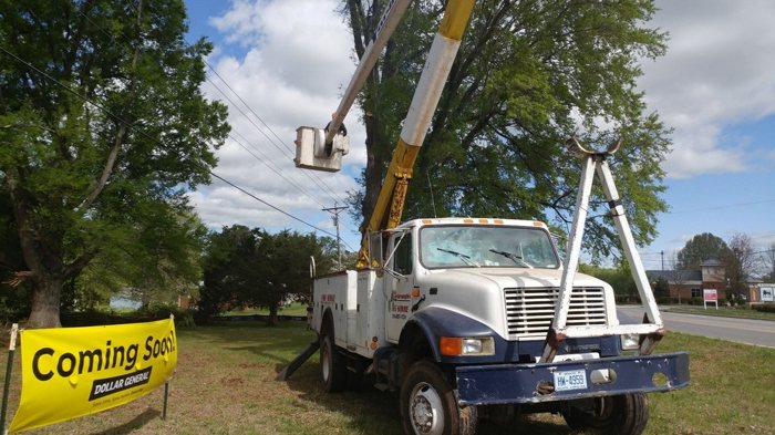 Public-listing photograph 3: tree-work equipment, crew or fallen-tree scene; ownership unverified